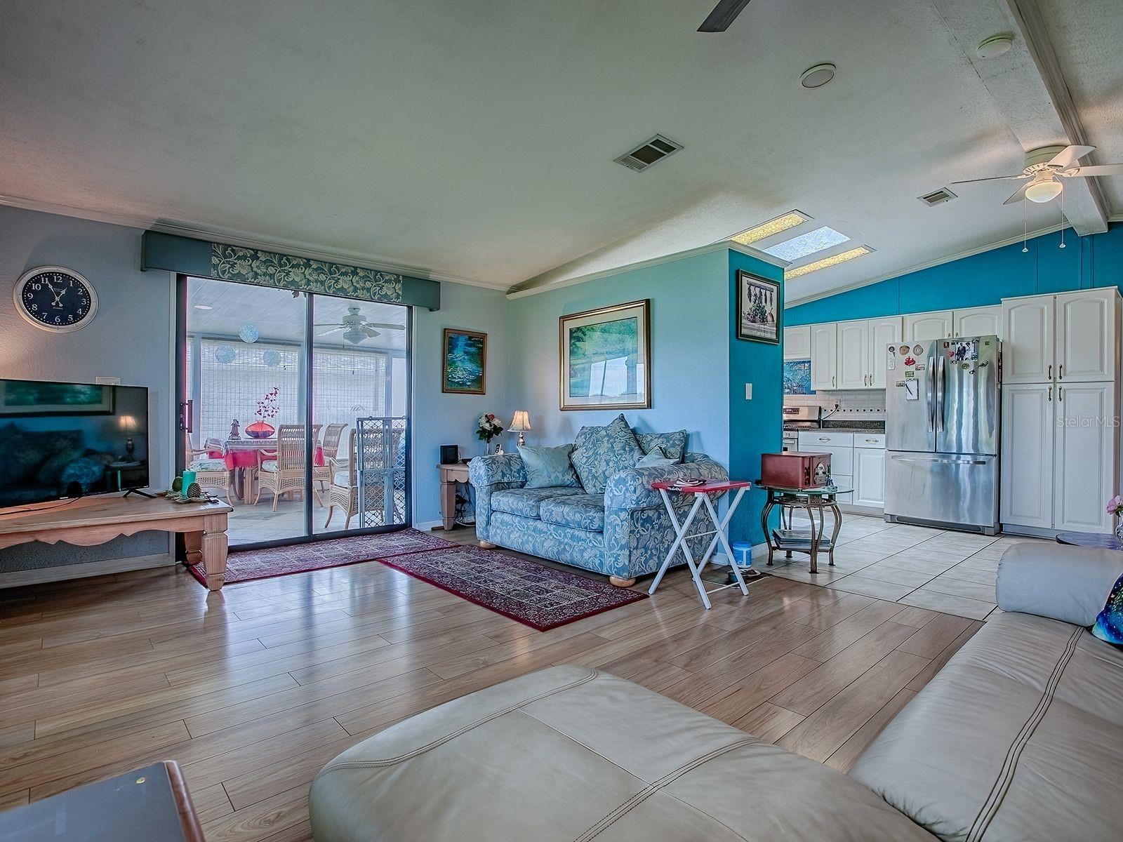 Image 17 of 45 For 25007 Bellevue