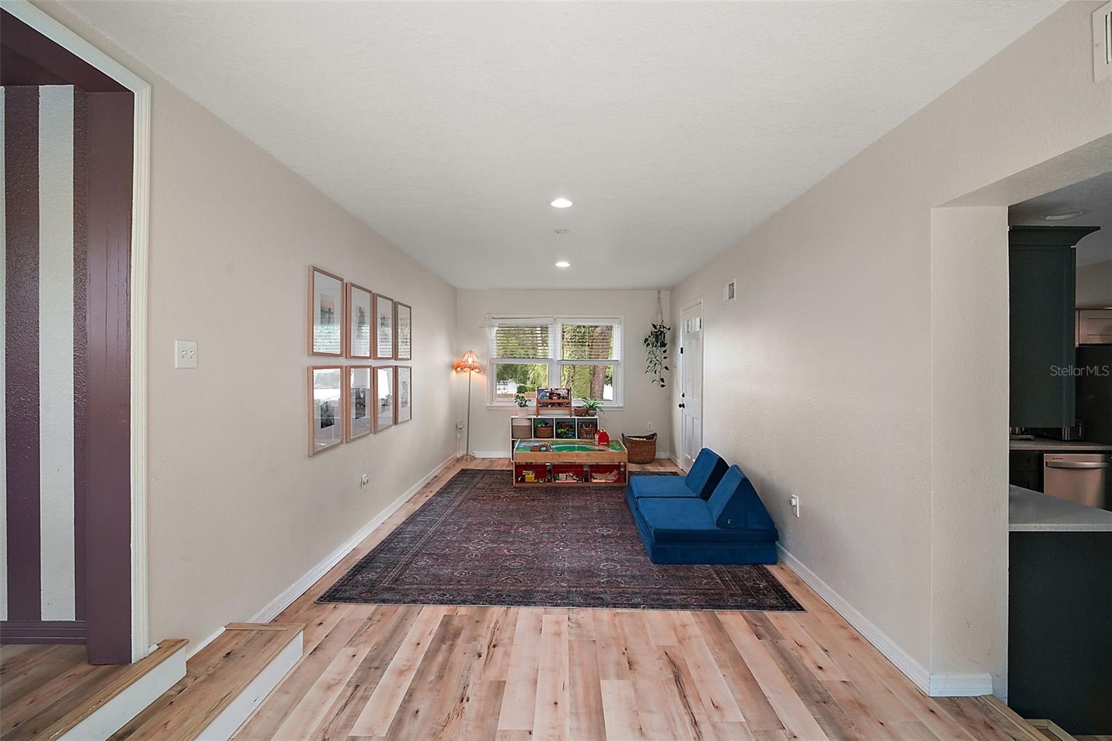 Image 16 of 43 For 126 E Beach St