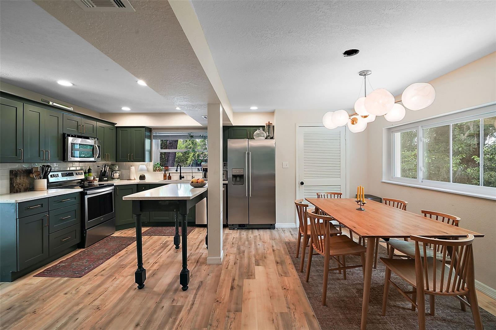 Image 23 of 43 For 126 E Beach St