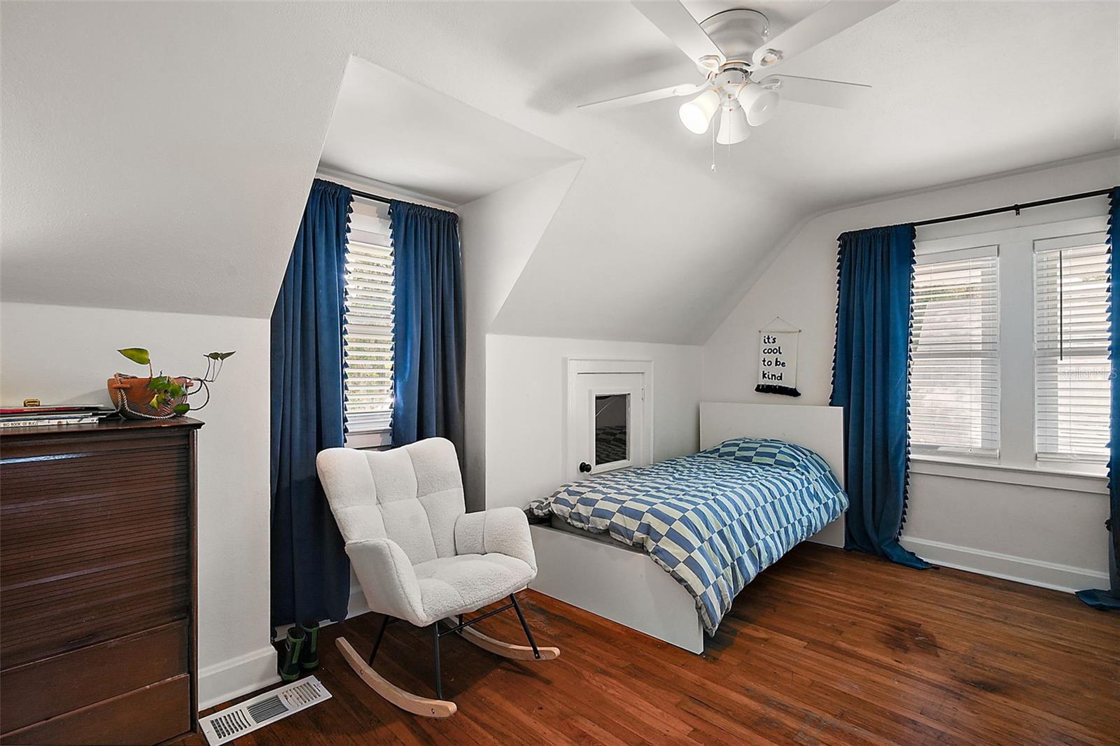 Image 31 of 43 For 126 E Beach St