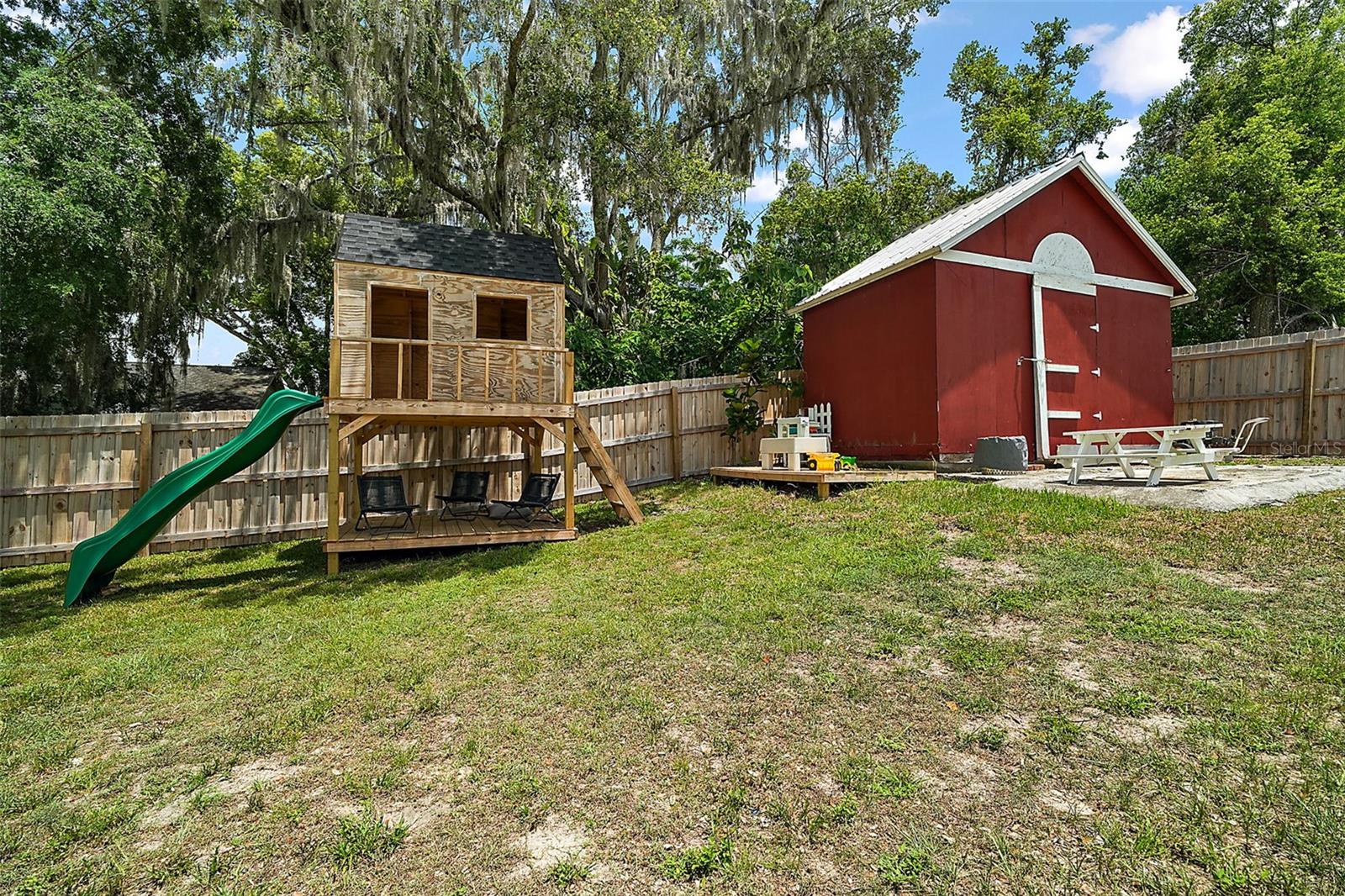 Image 34 of 43 For 126 E Beach St