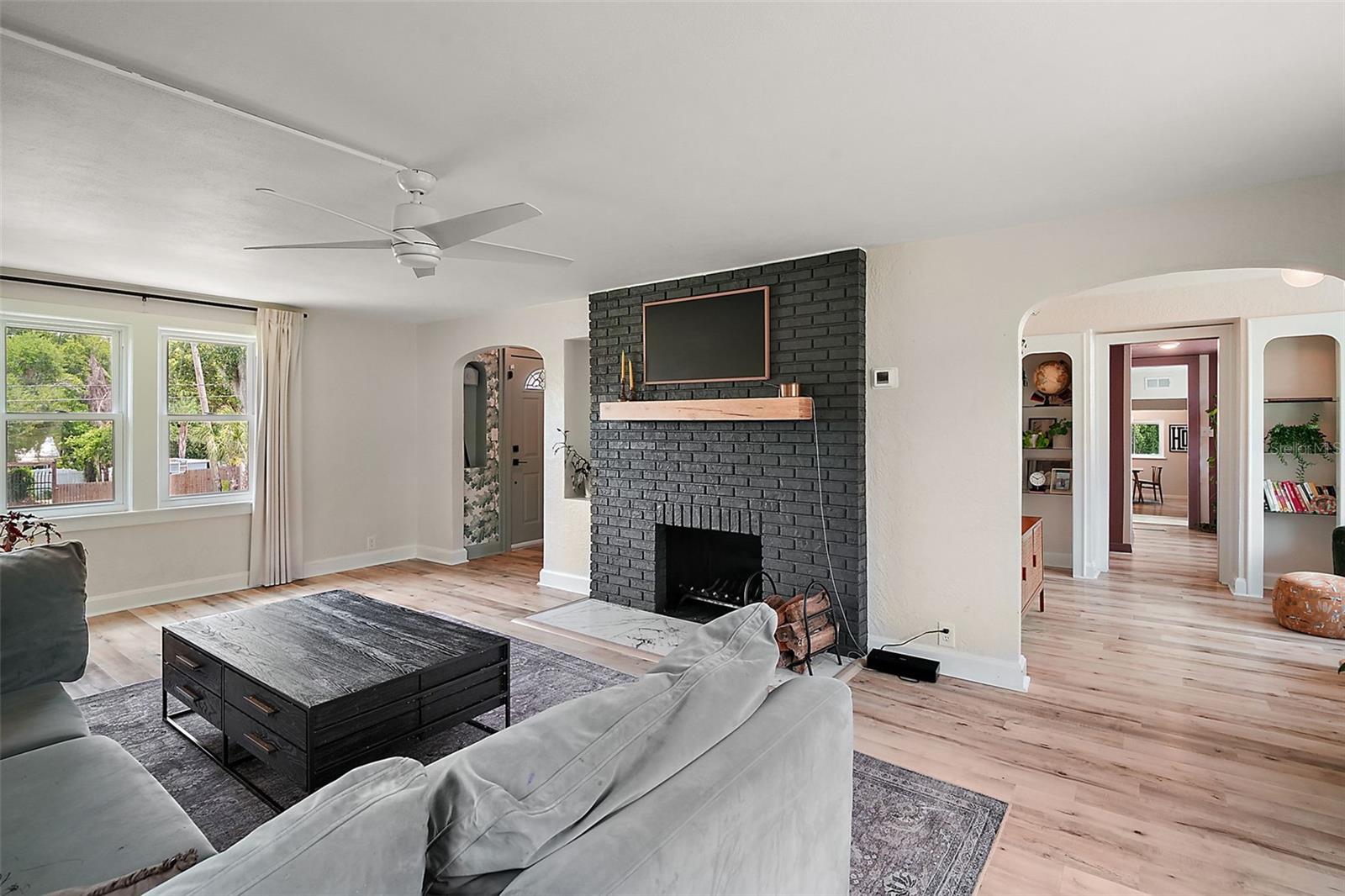 Image 6 of 43 For 126 E Beach St