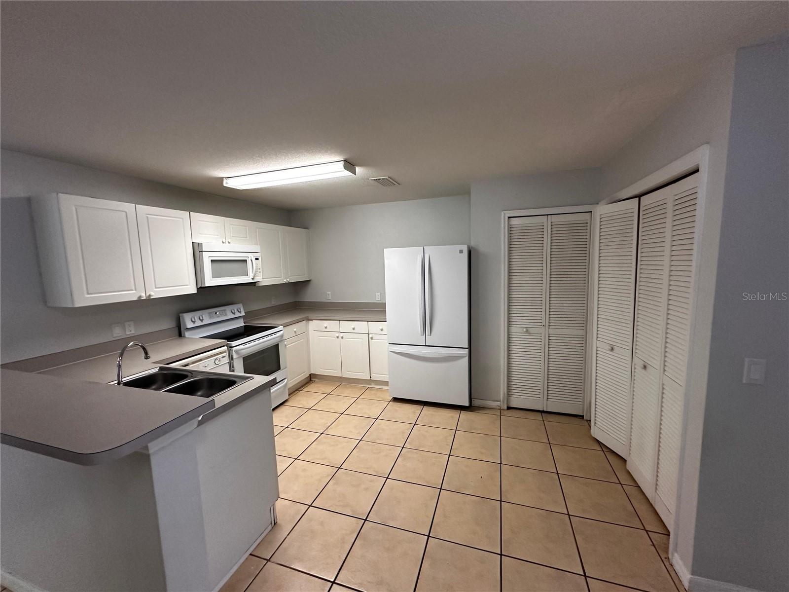 Image 4 of 27 For 2804 Club Cortile Circle A