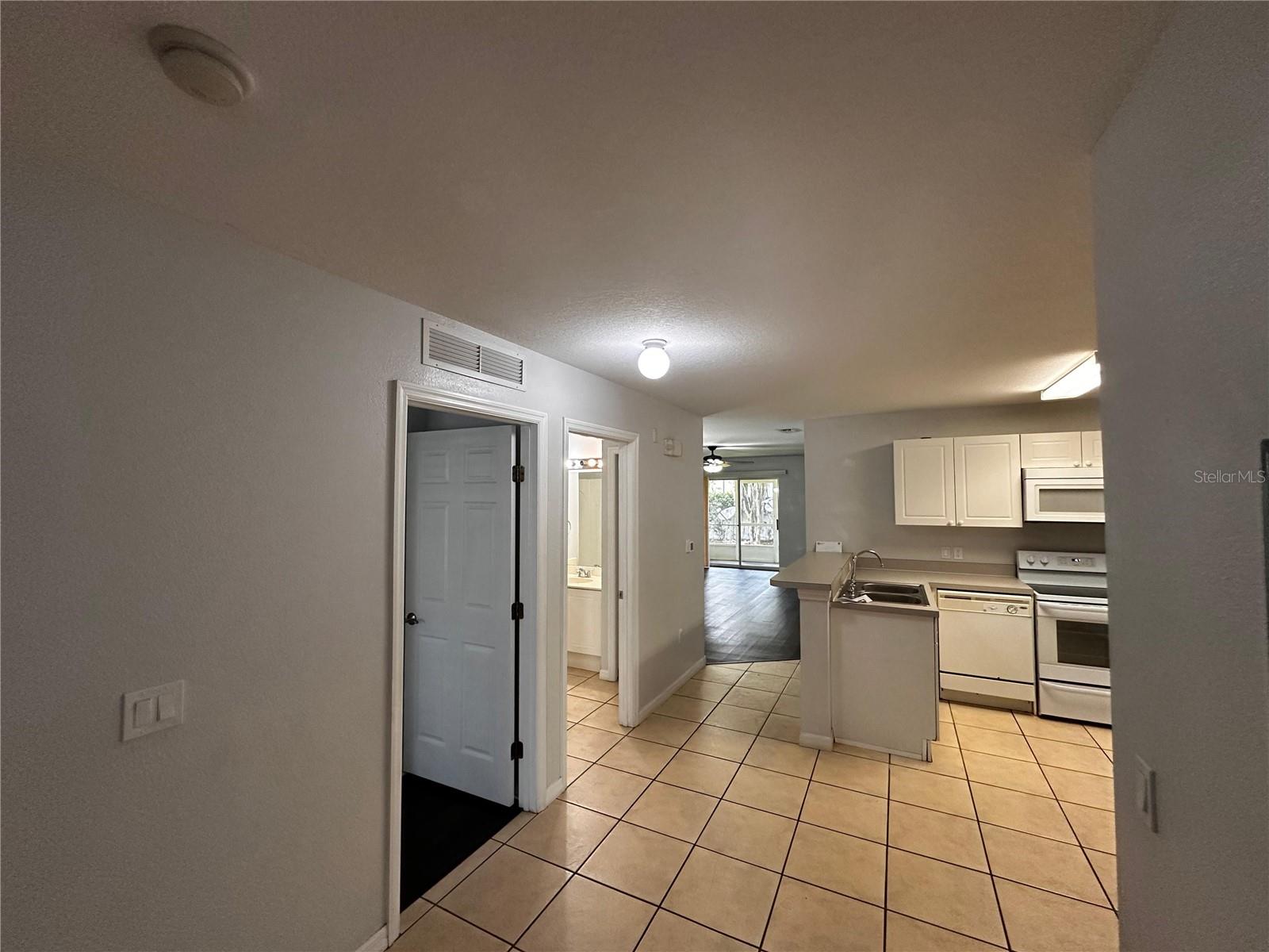 Image 9 of 27 For 2804 Club Cortile Circle A