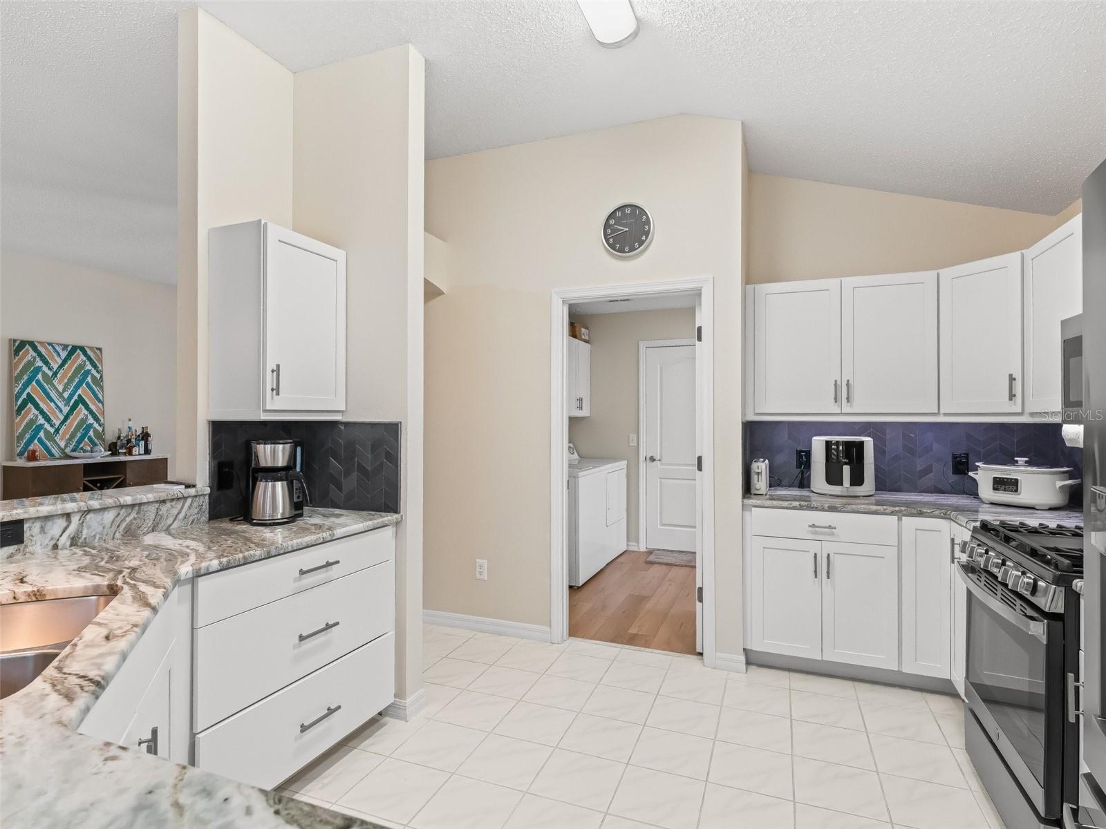 Image 15 of 36 For 3057 Saint Thomas Lane
