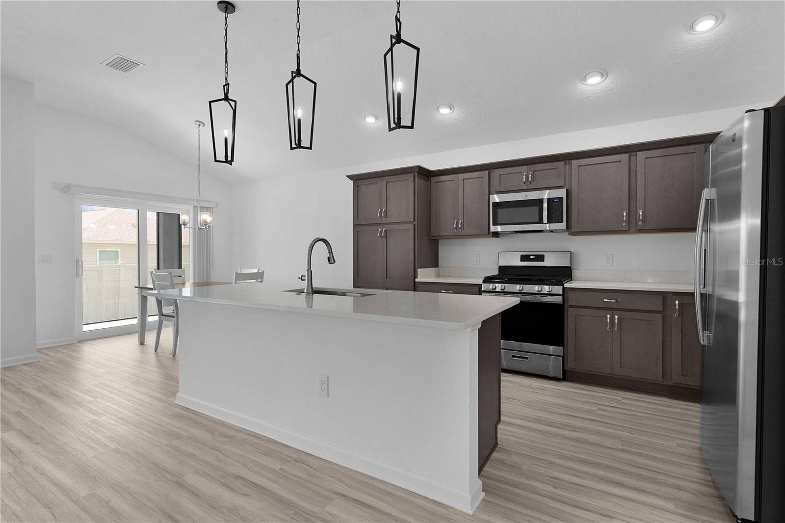 Image 22 of 47 For 6949 Minchew Circle