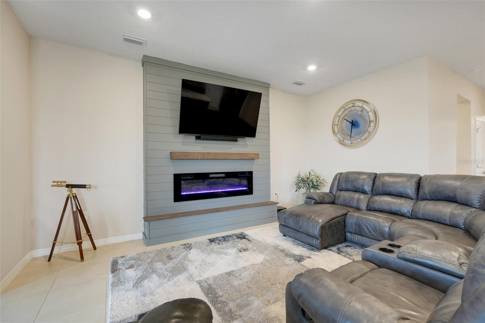 Listing photo id 12 for 13797 Wineberry Drive