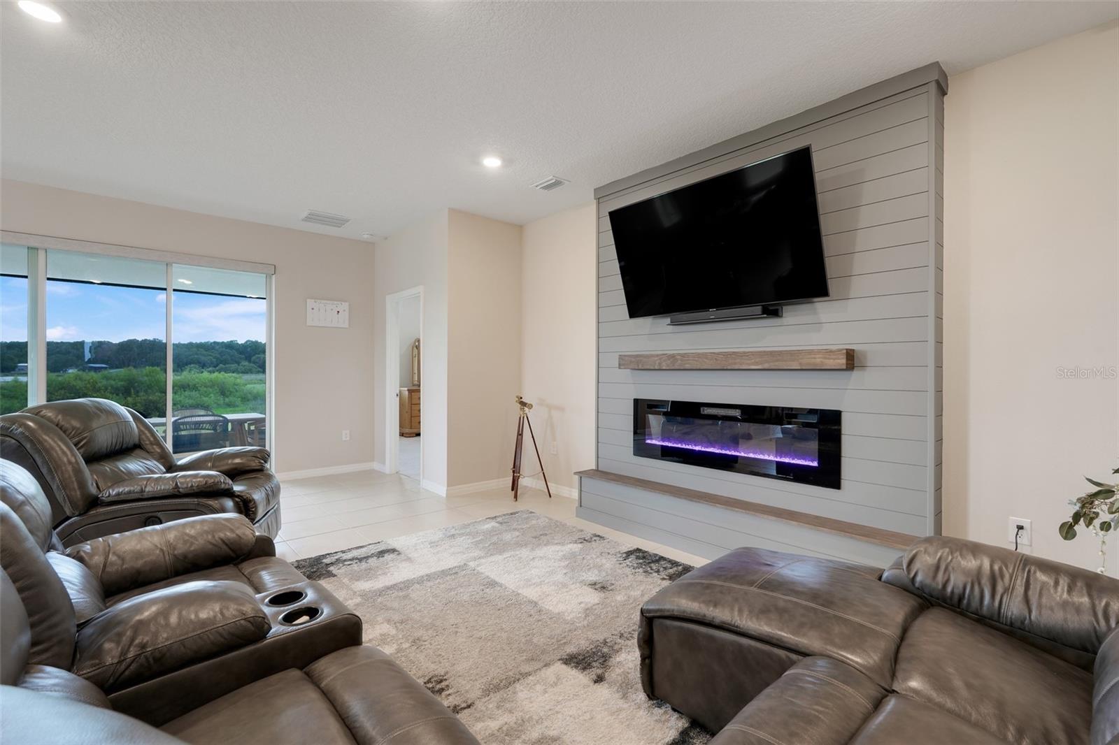 Listing photo id 13 for 13797 Wineberry Drive