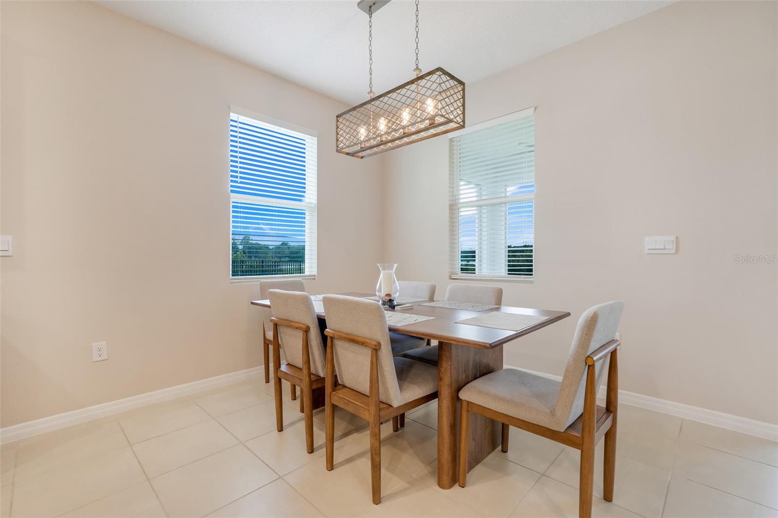 Listing photo id 14 for 13797 Wineberry Drive