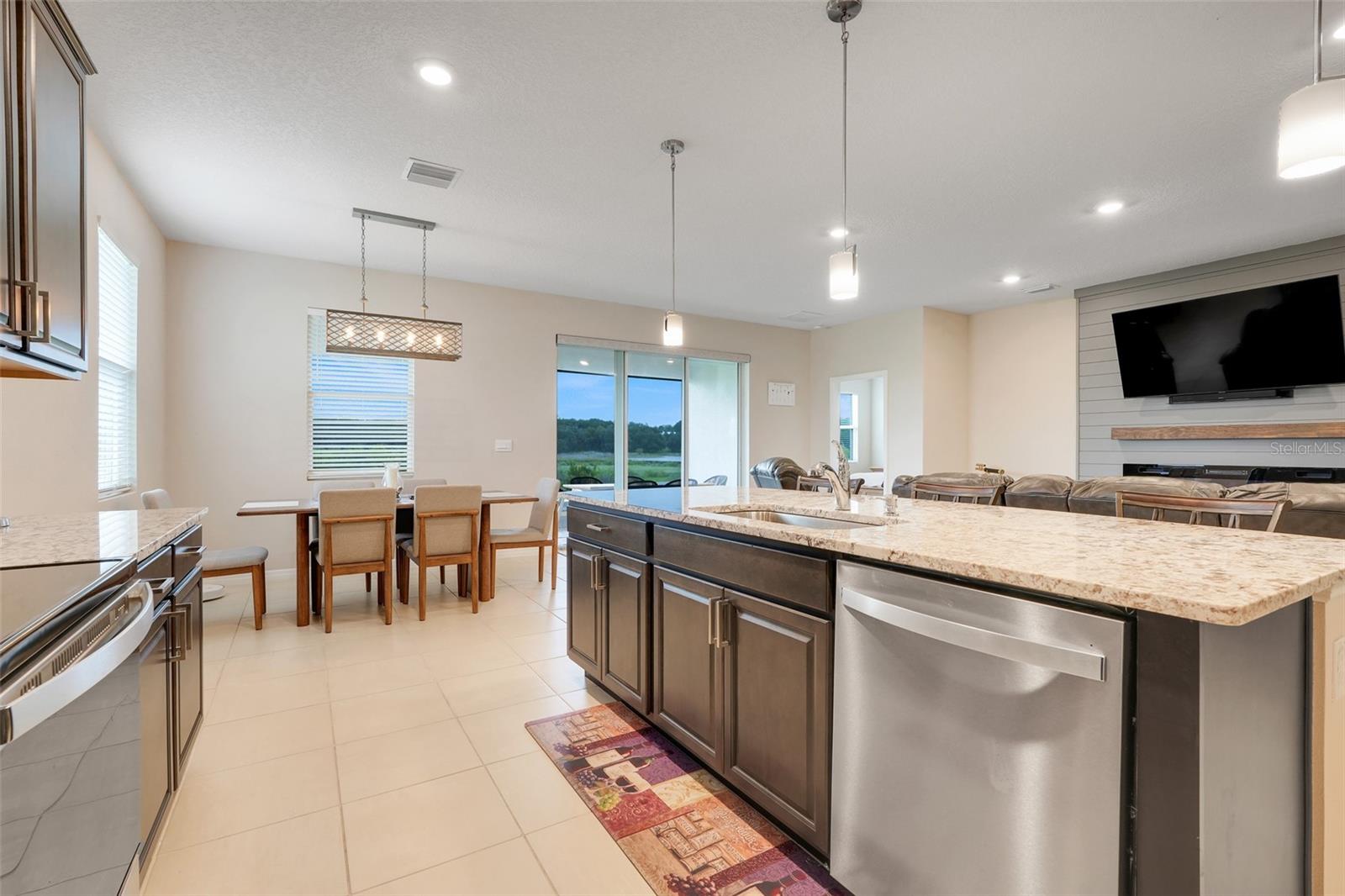 Listing photo id 16 for 13797 Wineberry Drive