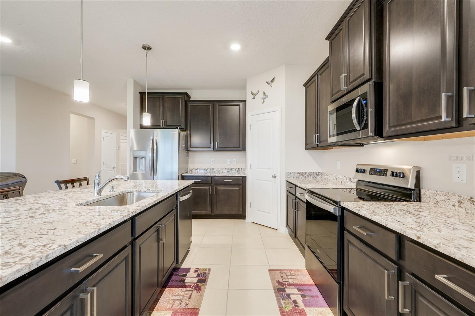 Listing photo id 17 for 13797 Wineberry Drive