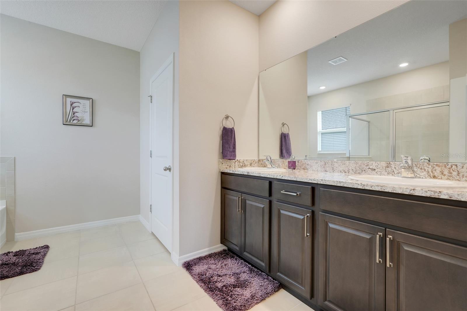 Listing photo id 24 for 13797 Wineberry Drive