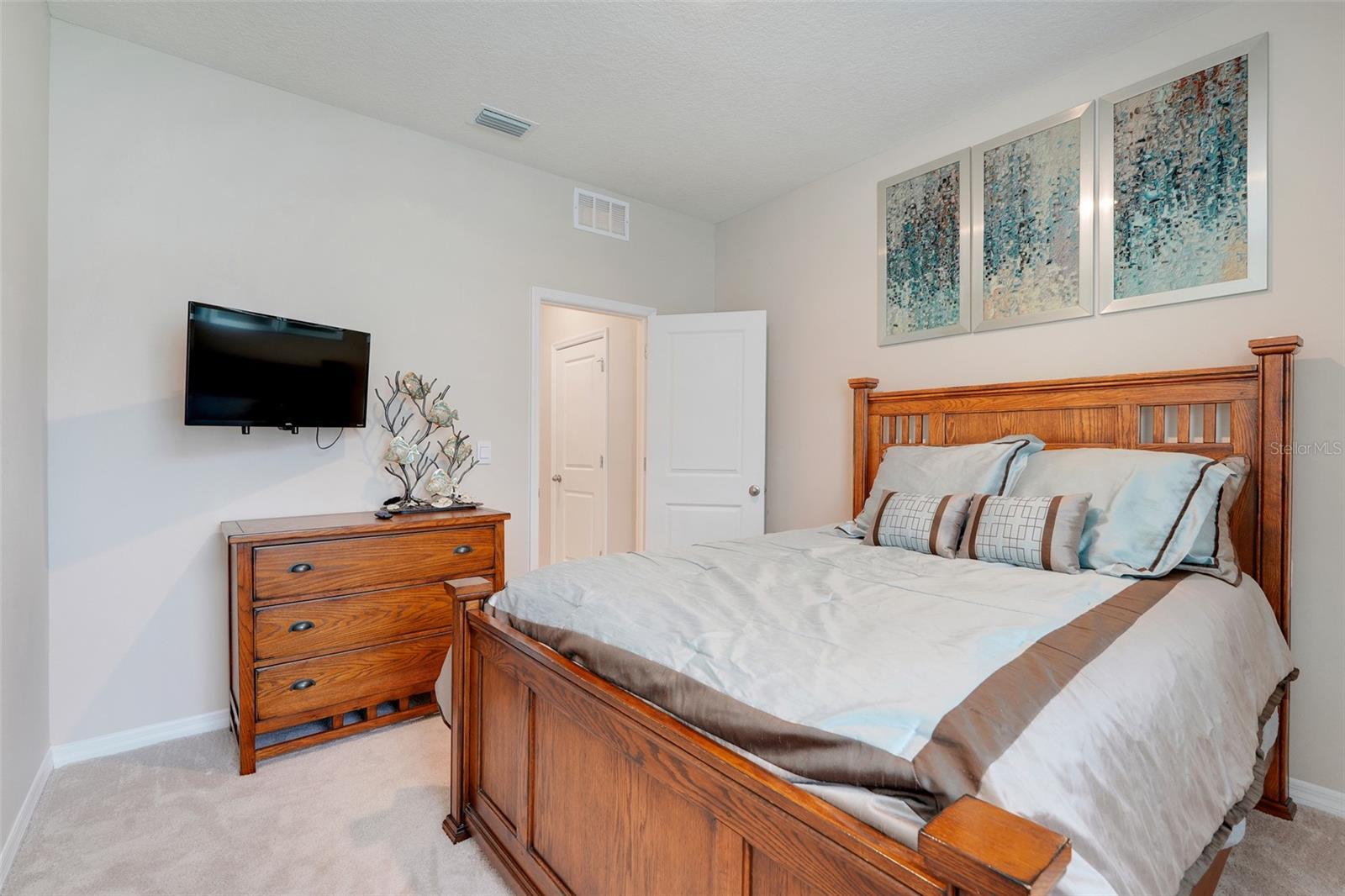 Listing photo id 27 for 13797 Wineberry Drive