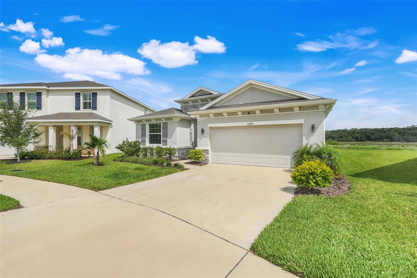 Listing photo id 1 for 13797 Wineberry Drive