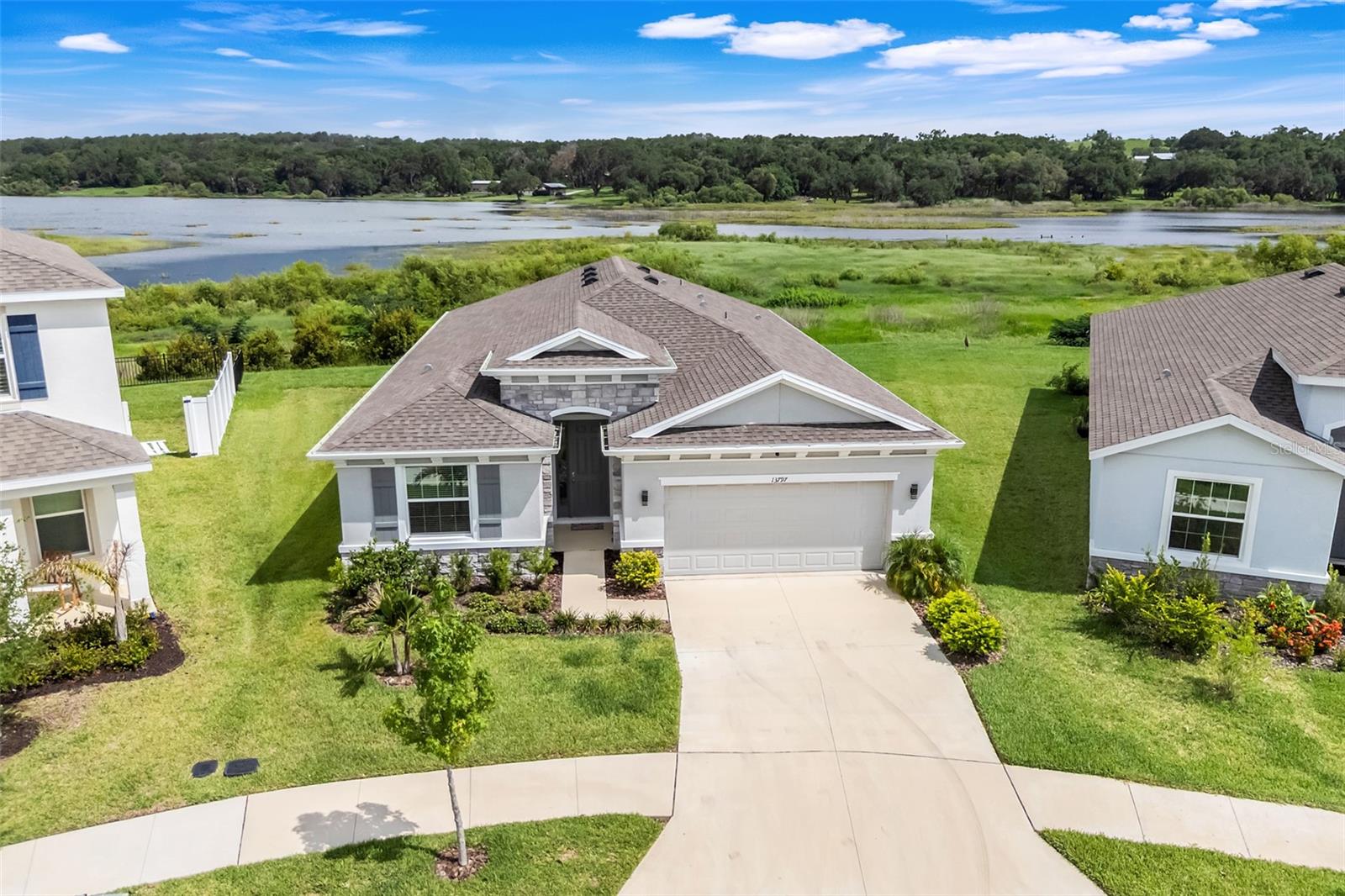 Listing photo id 2 for 13797 Wineberry Drive