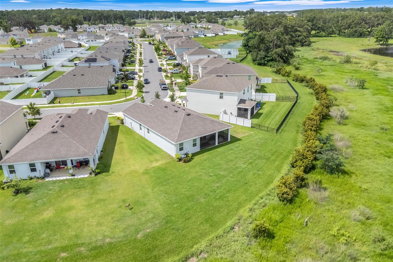 Listing photo id 41 for 13797 Wineberry Drive