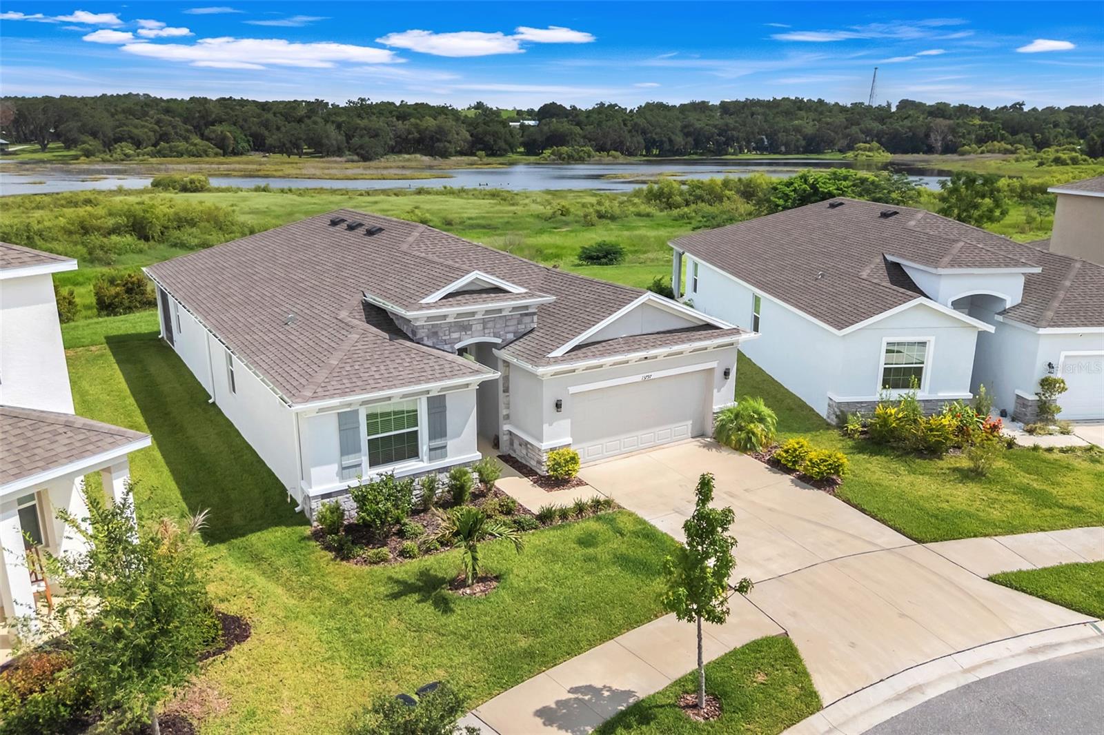 Listing photo id 3 for 13797 Wineberry Drive