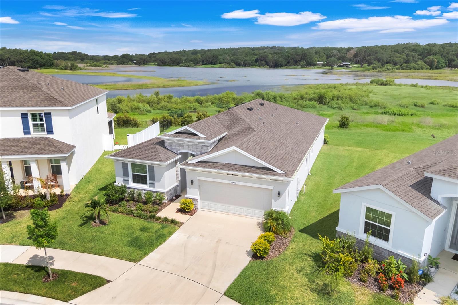 Listing photo id 4 for 13797 Wineberry Drive