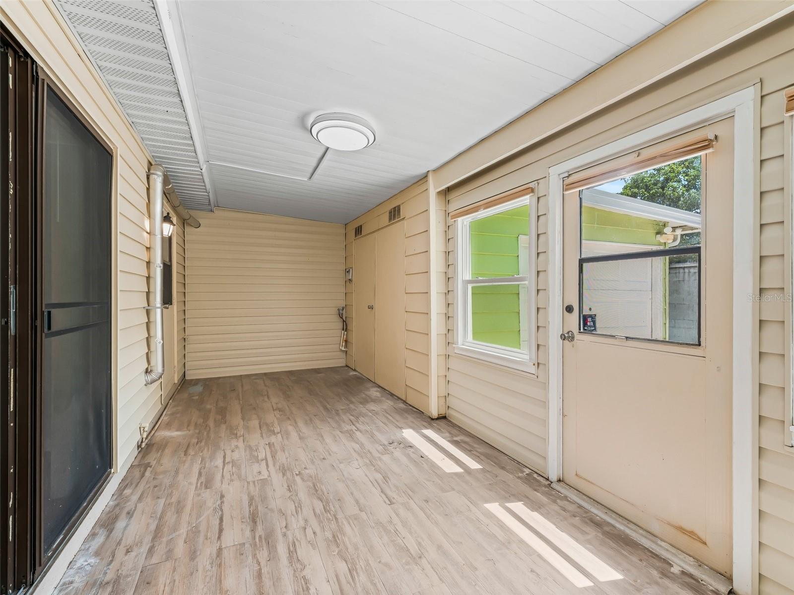 Image 23 of 32 For 10161 87th Terrace