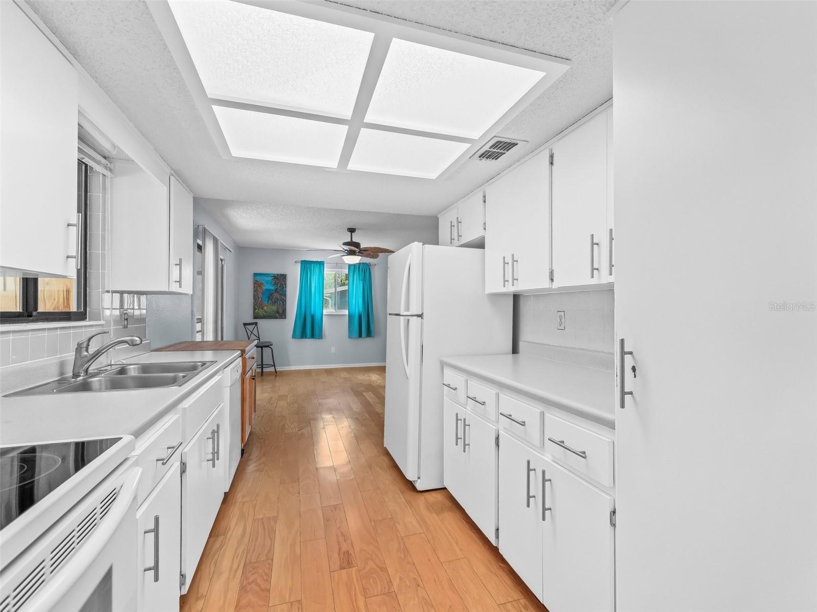 Image 4 of 32 For 10161 87th Terrace