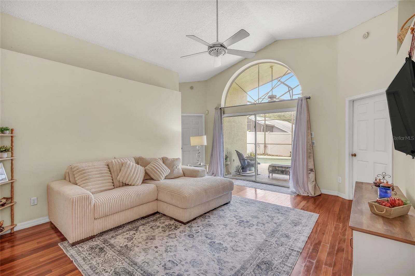 Image 14 of 40 For 1906 Chathamoor Drive