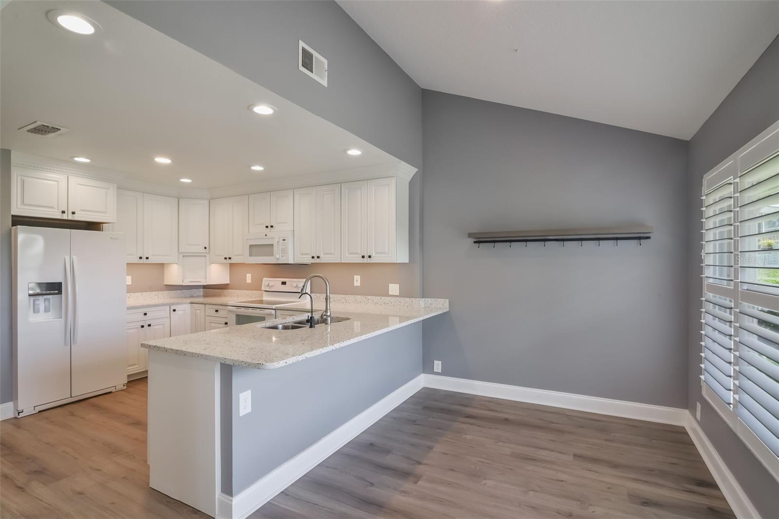Image 18 of 76 For 6036 Topsail Road