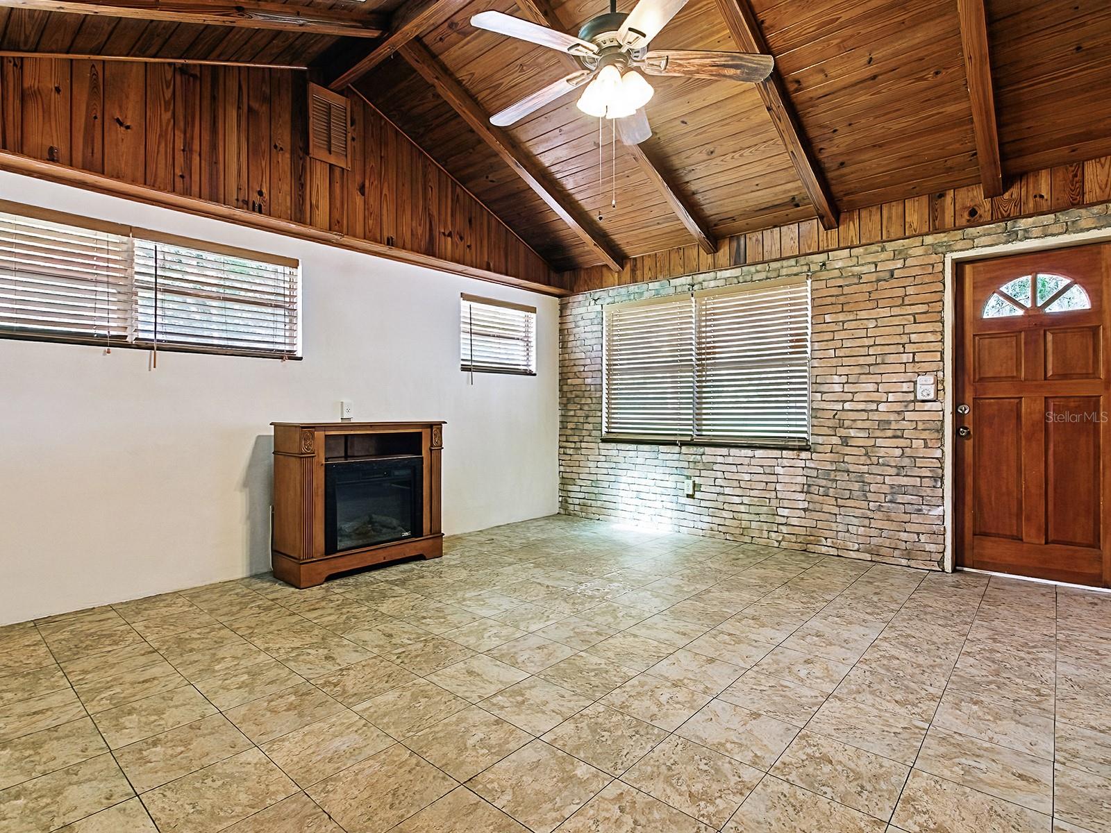 Image 10 of 56 For 6731 Lake Griffin Road