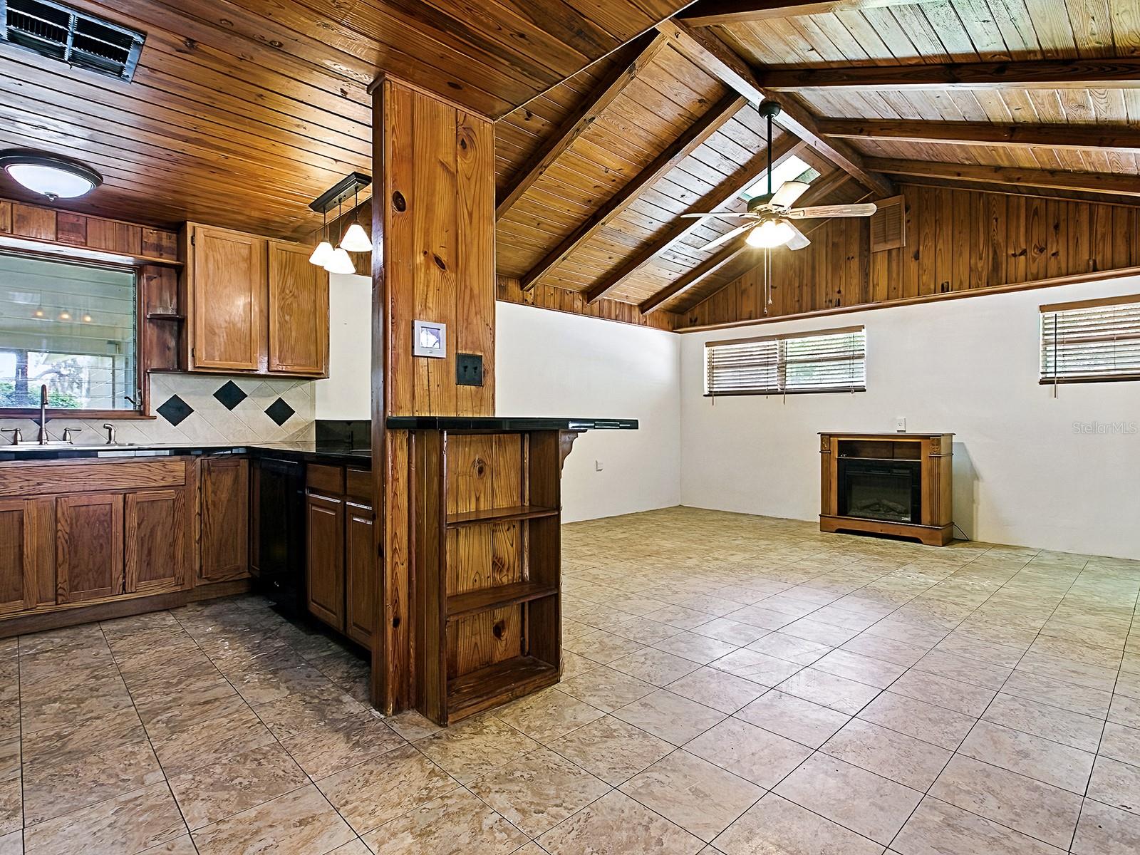 Image 11 of 56 For 6731 Lake Griffin Road