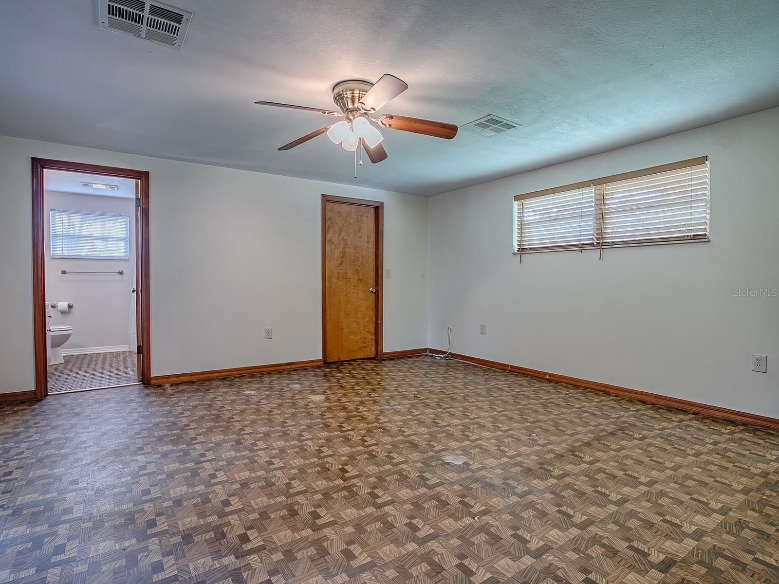 Image 16 of 56 For 6731 Lake Griffin Road