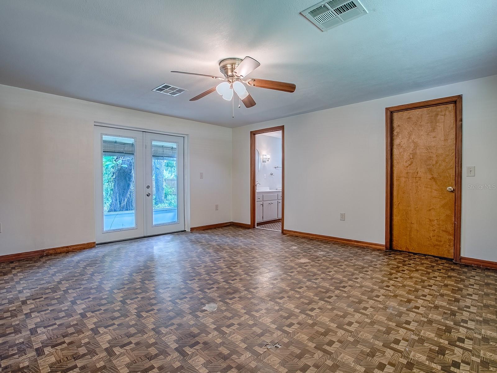 Image 17 of 56 For 6731 Lake Griffin Road