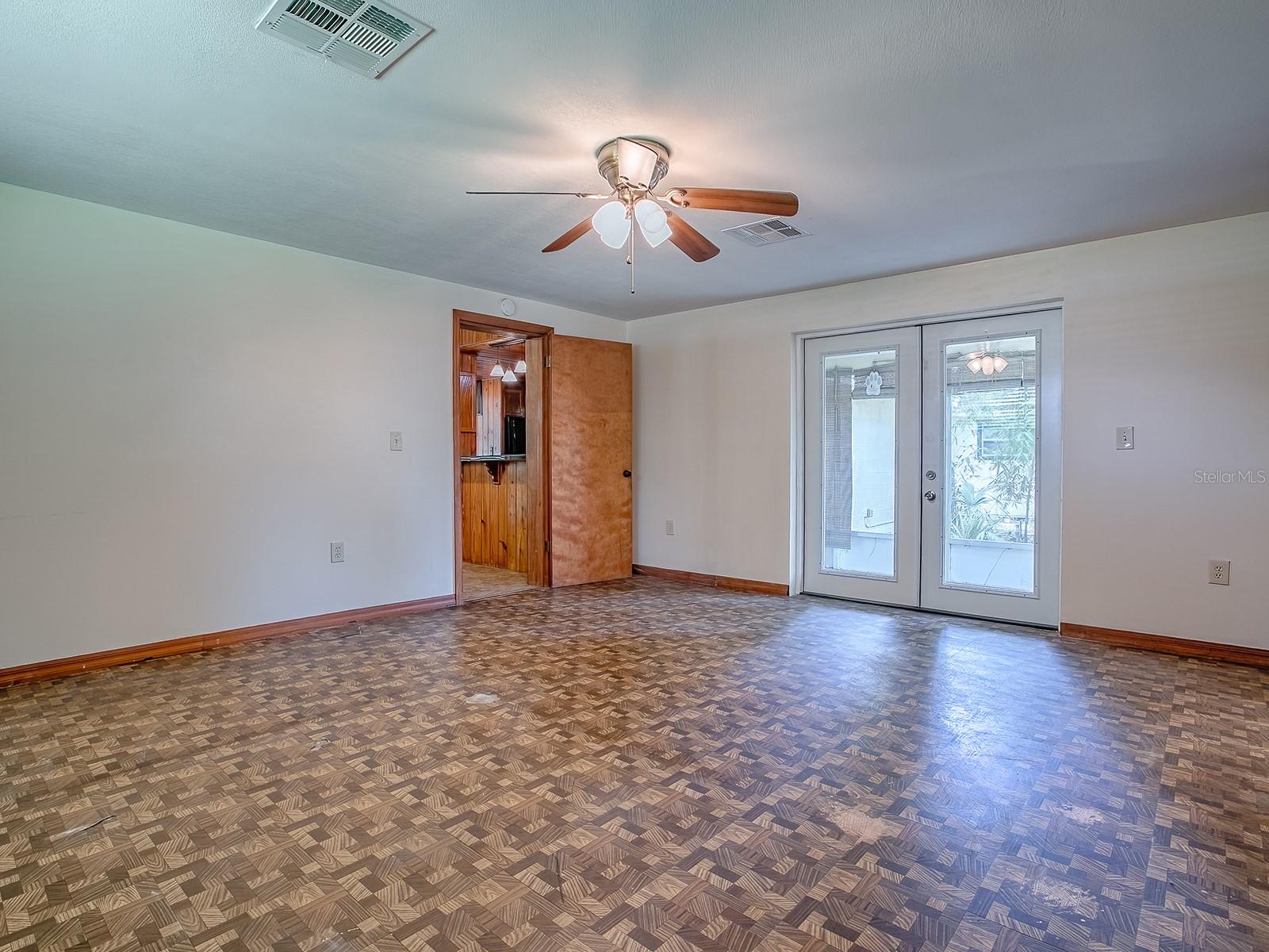 Image 18 of 56 For 6731 Lake Griffin Road