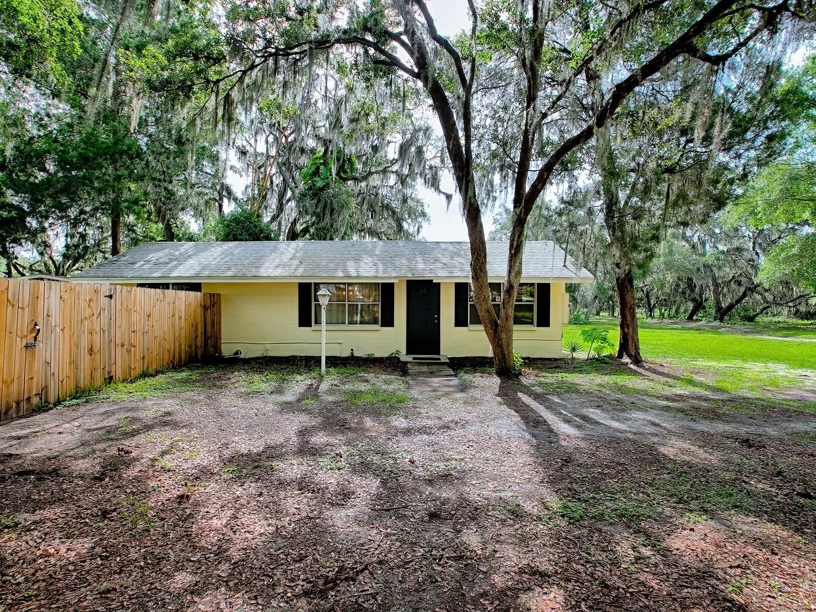 Image 2 of 56 For 6731 Lake Griffin Road