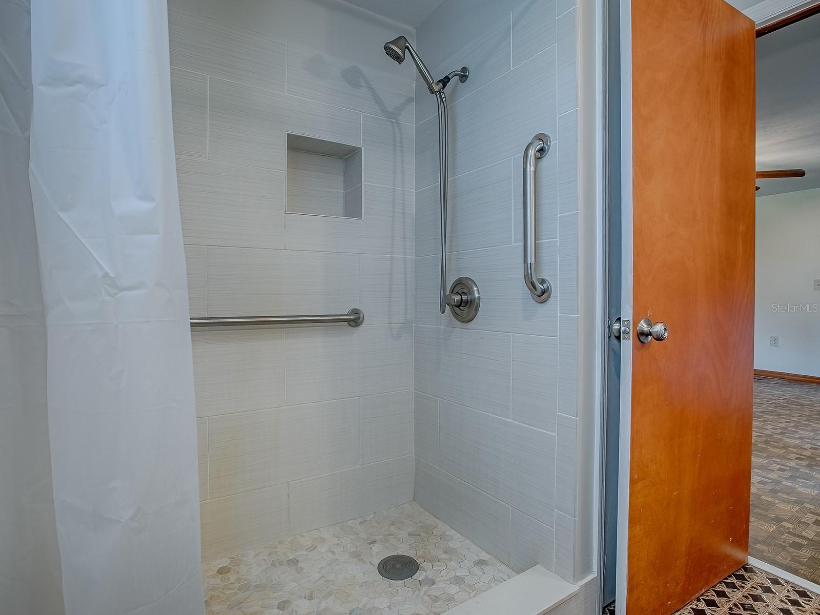 Image 22 of 56 For 6731 Lake Griffin Road