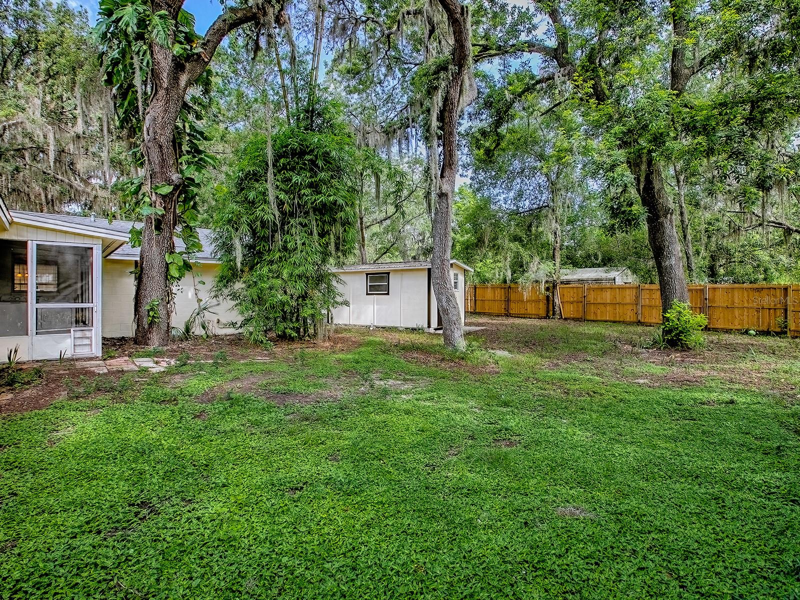 Image 29 of 56 For 6731 Lake Griffin Road