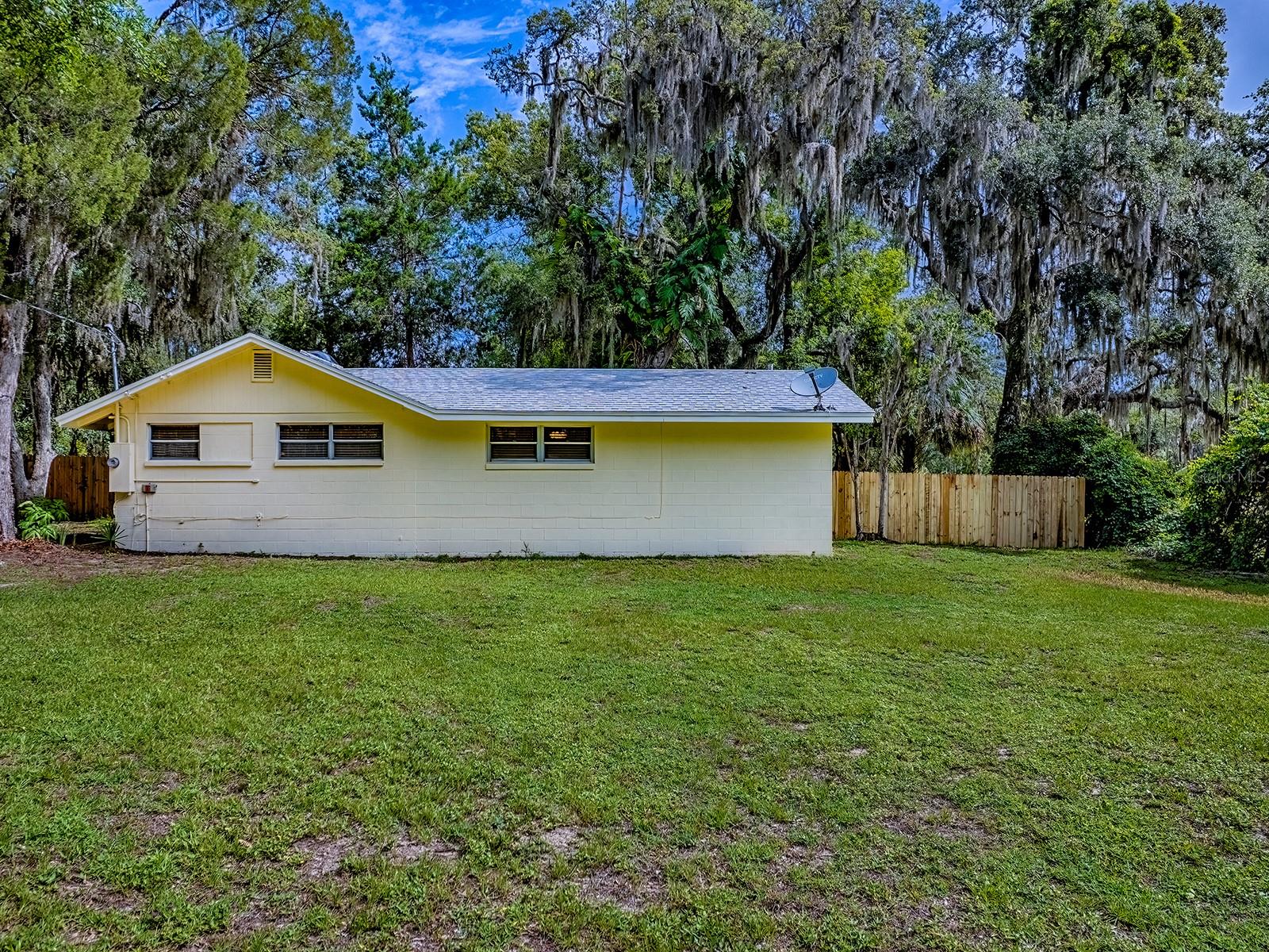 Image 3 of 56 For 6731 Lake Griffin Road
