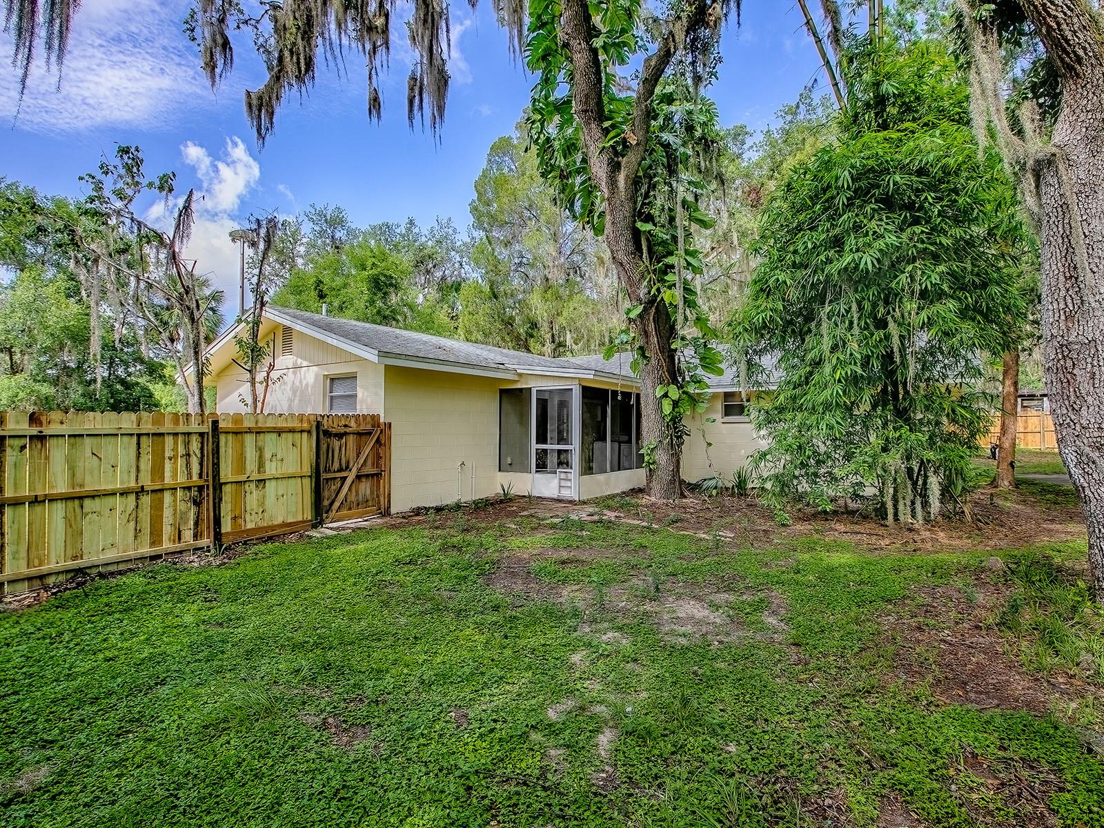 Image 30 of 56 For 6731 Lake Griffin Road