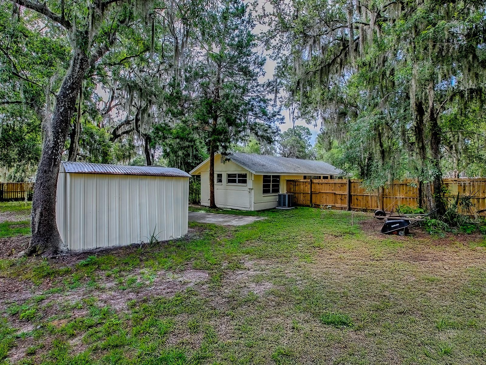 Image 34 of 56 For 6731 Lake Griffin Road