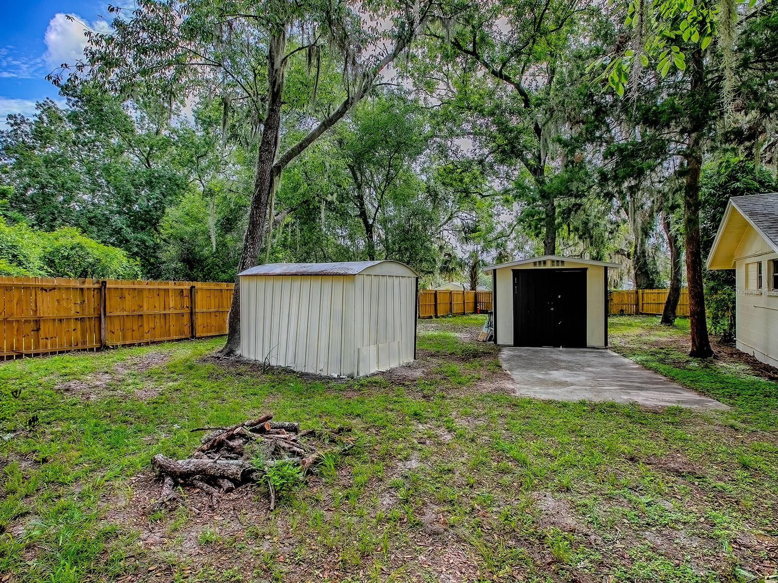 Image 35 of 56 For 6731 Lake Griffin Road
