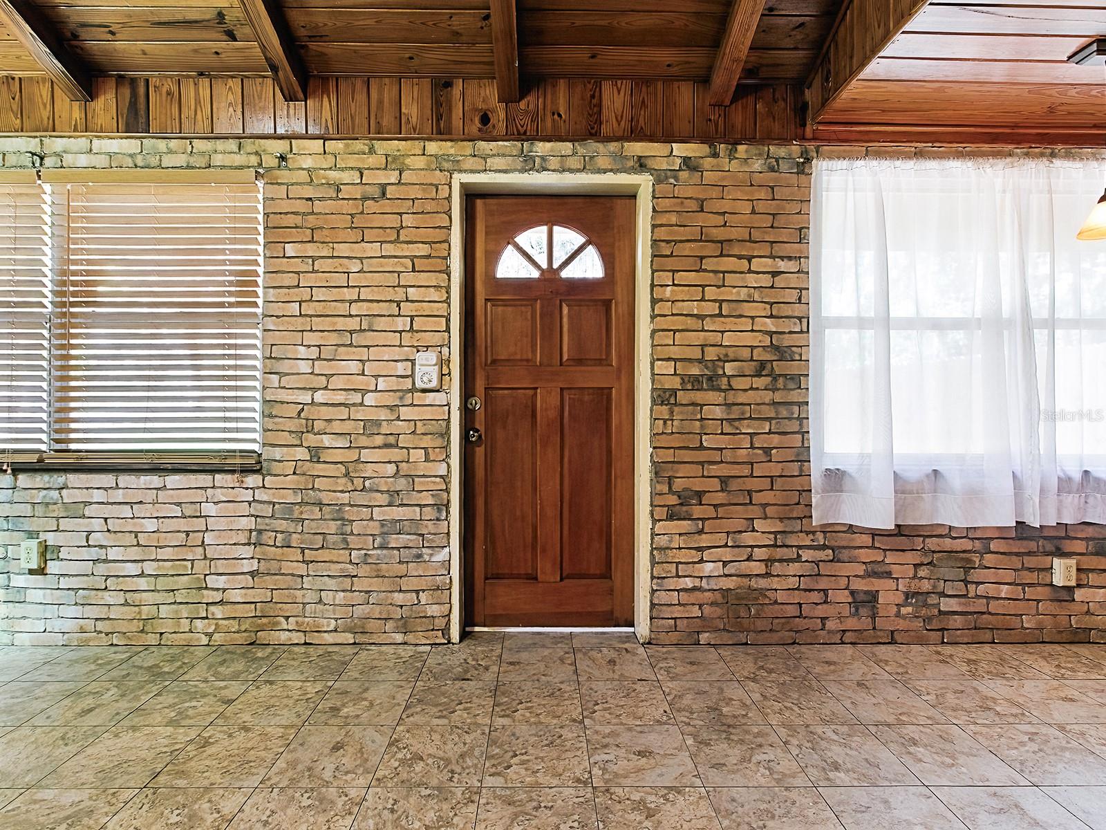 Image 4 of 56 For 6731 Lake Griffin Road