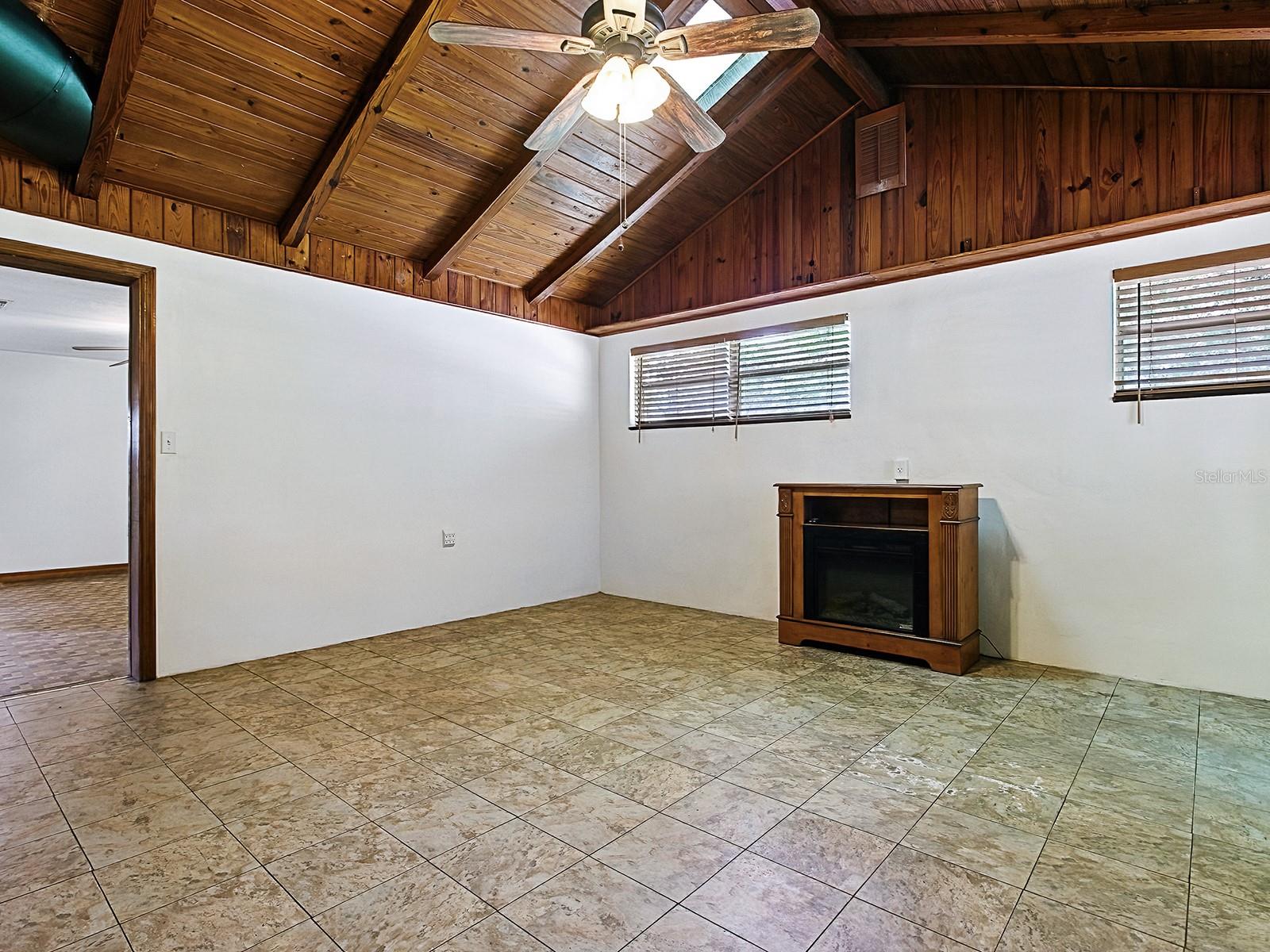 Image 7 of 56 For 6731 Lake Griffin Road