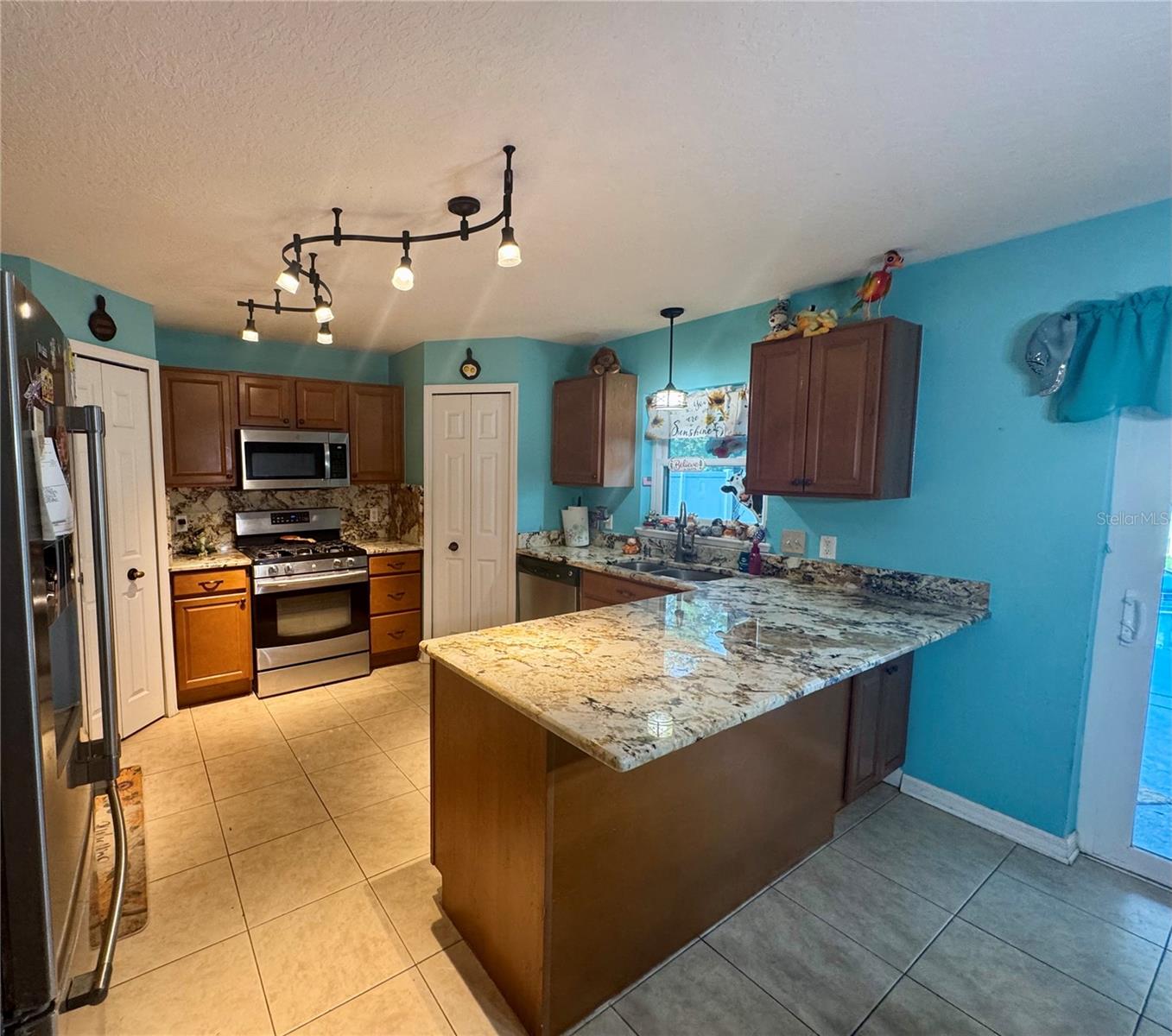 Image 9 of 28 For 2122 Waseca Lane