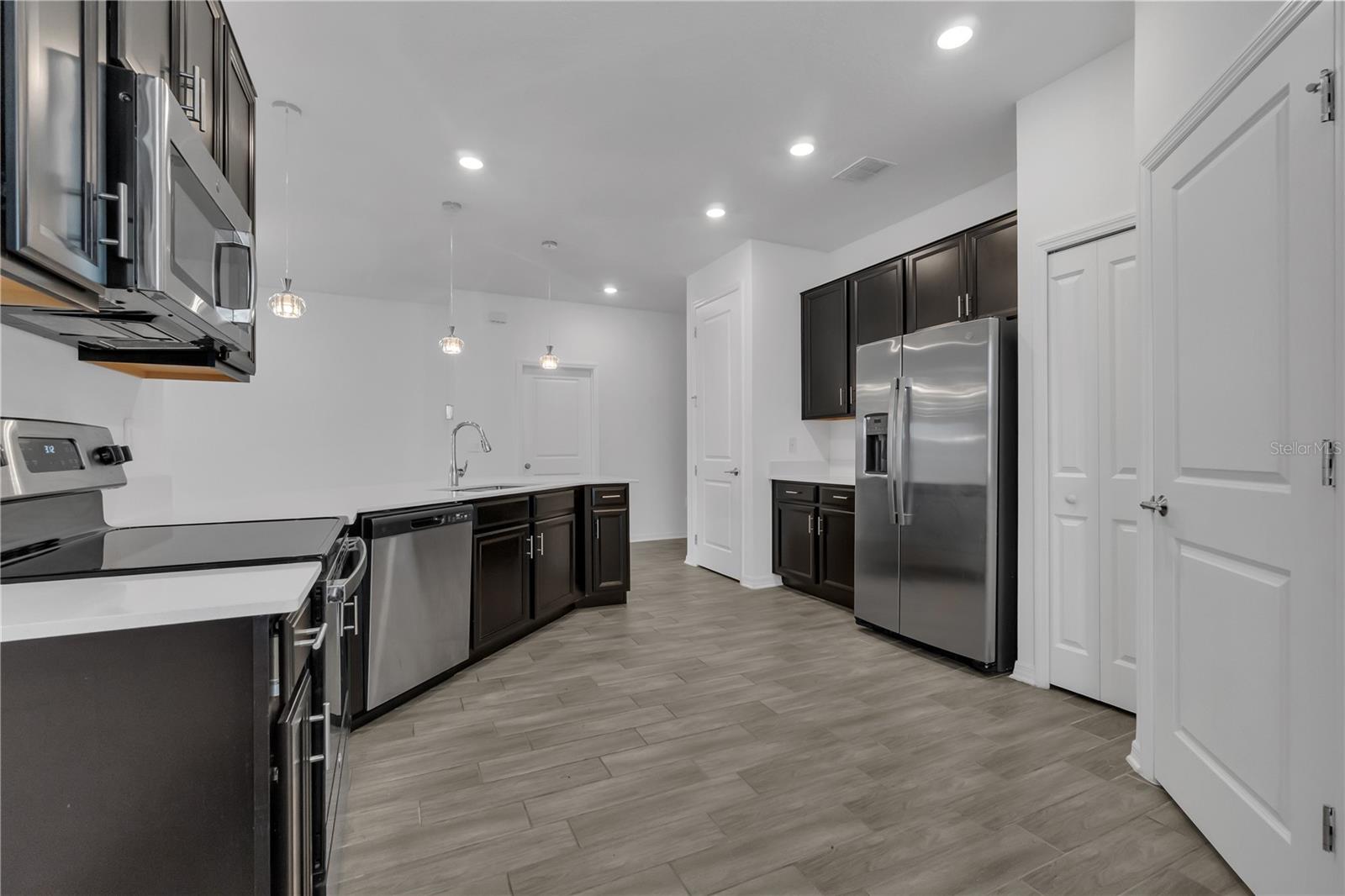 Image 7 of 35 For 920 Serchio Street