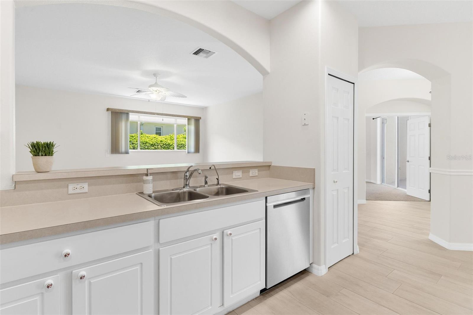 Image 16 of 43 For 425 Glen Arbor Lane