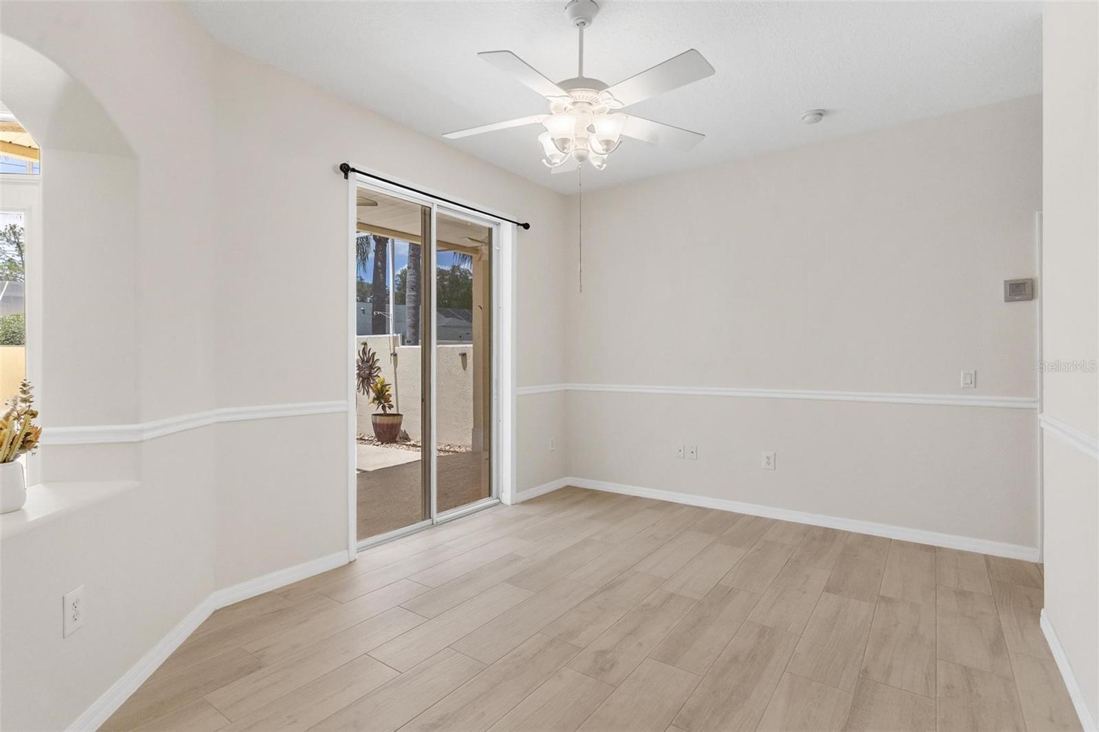 Image 17 of 43 For 425 Glen Arbor Lane