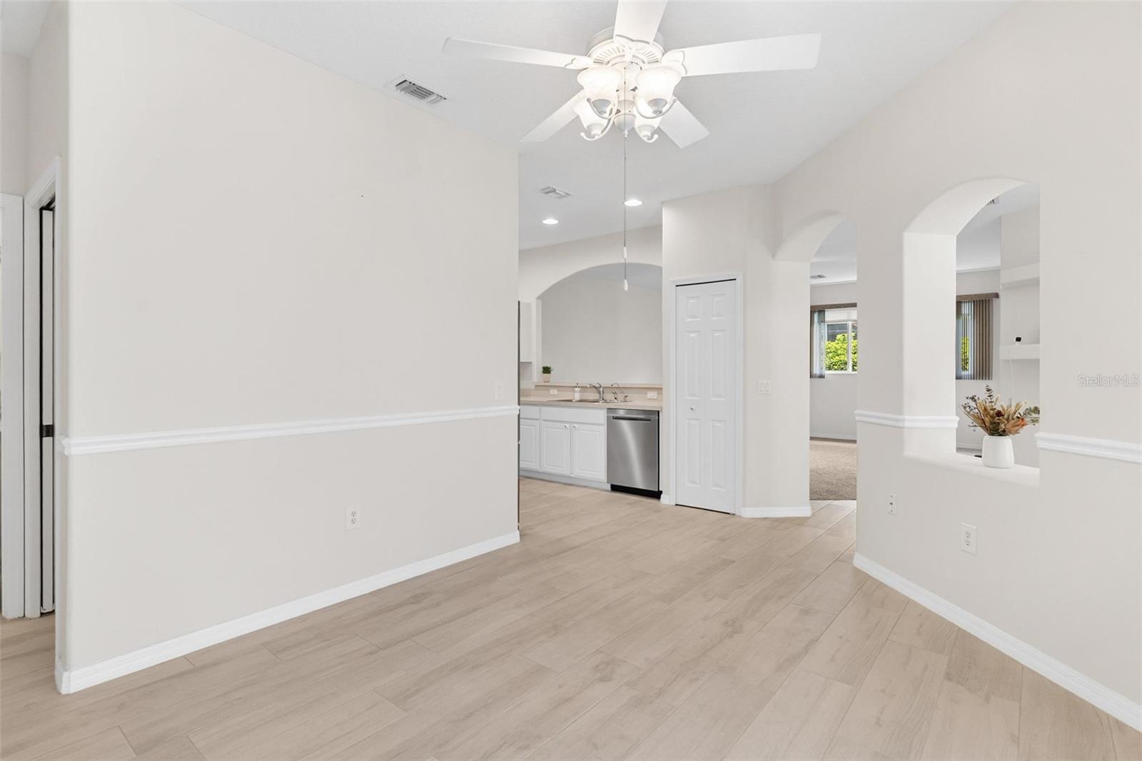 Image 19 of 43 For 425 Glen Arbor Lane