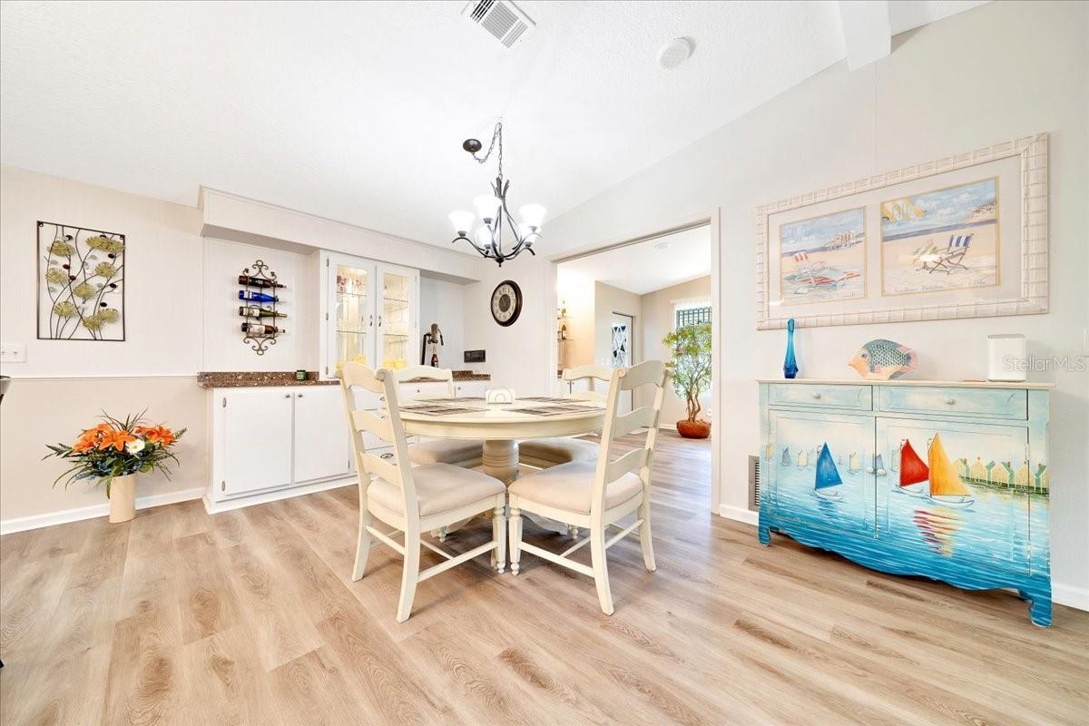 Image 10 of 52 For 926 Saint Andrews Boulevard