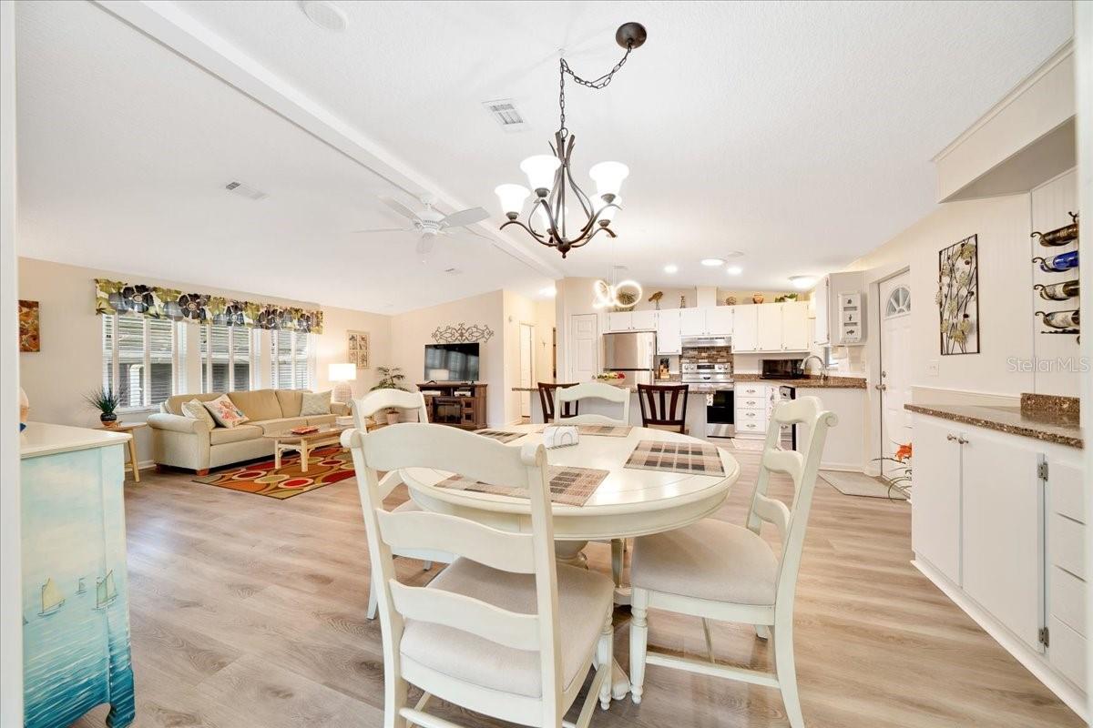 Image 11 of 52 For 926 Saint Andrews Boulevard