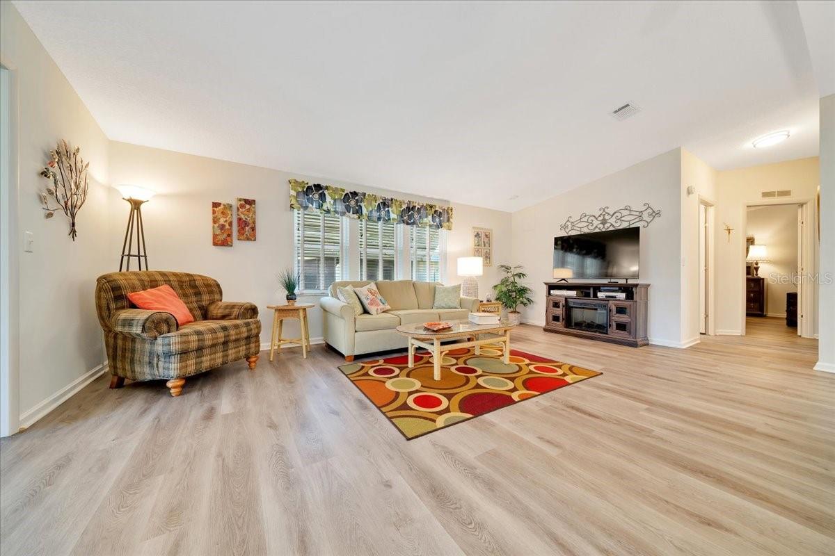 Image 13 of 52 For 926 Saint Andrews Boulevard
