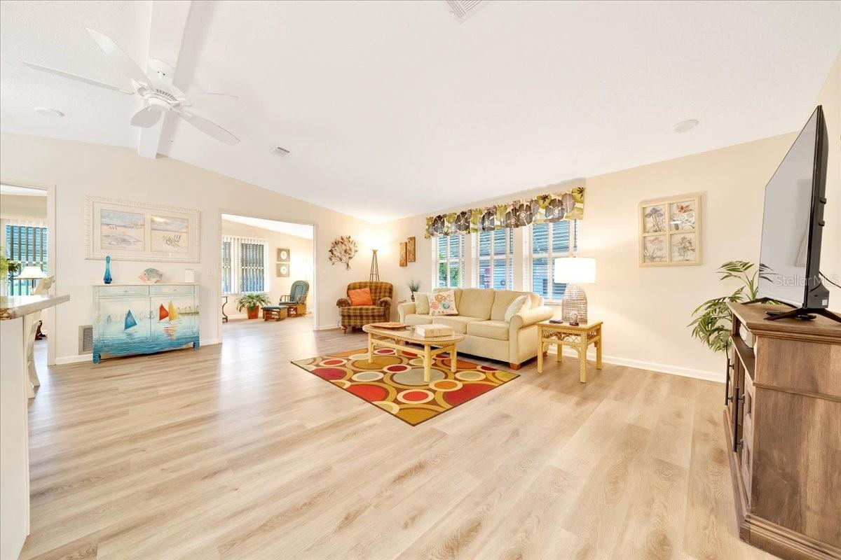 Image 14 of 52 For 926 Saint Andrews Boulevard