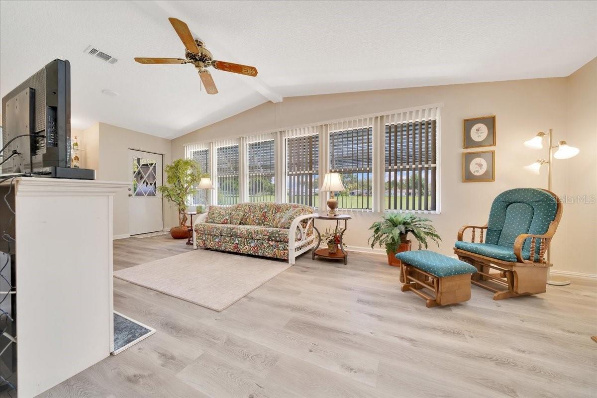 Image 16 of 52 For 926 Saint Andrews Boulevard